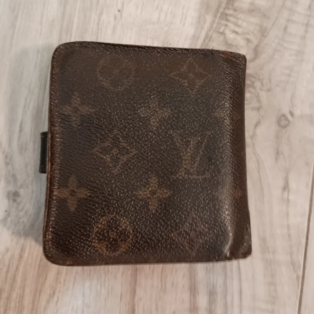 Louis Vuitton Wallet Purse Bifold Monogram Brown Woman